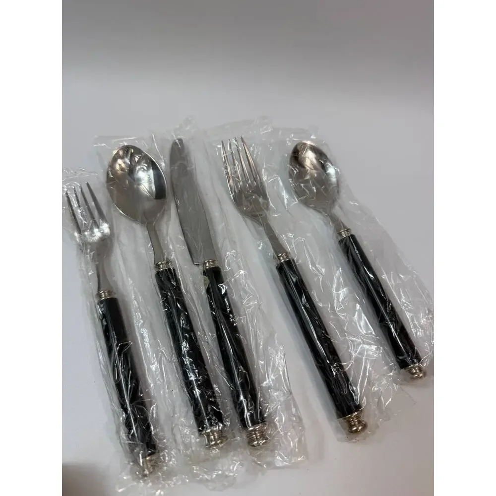 Astoria 20 Pc Flatware Set 18/10 Stainless Steel Home Essentials 2.58 lb New
